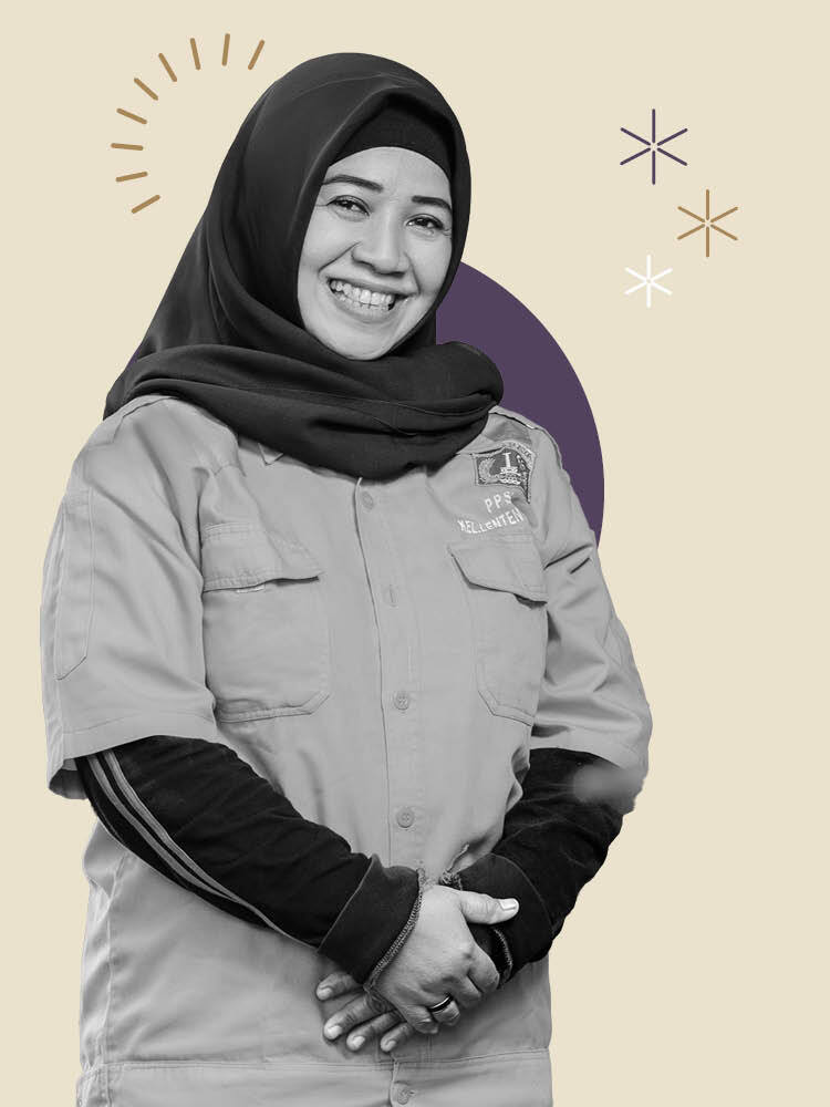 Gambar Perempuan di Garda Depan Ummi Heni