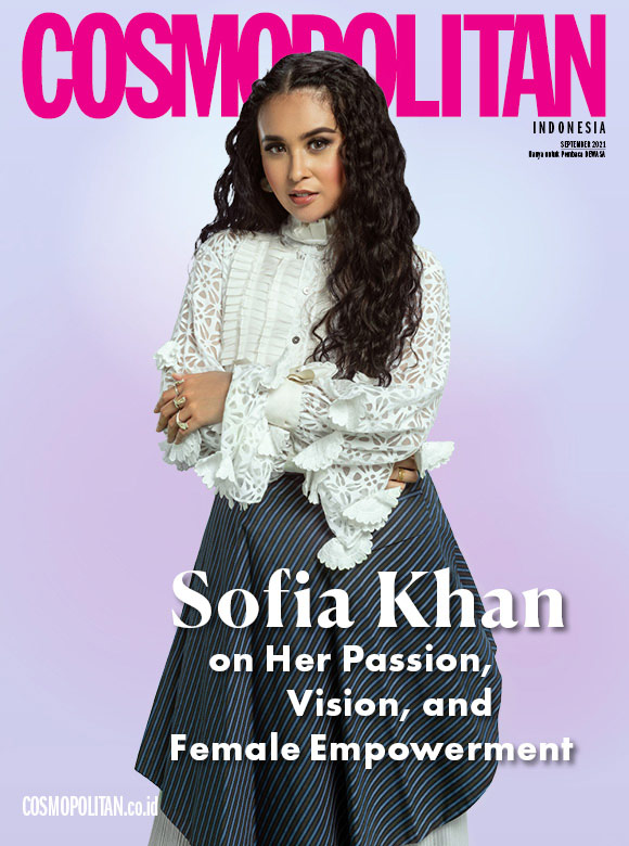 sofia-khan pose 1