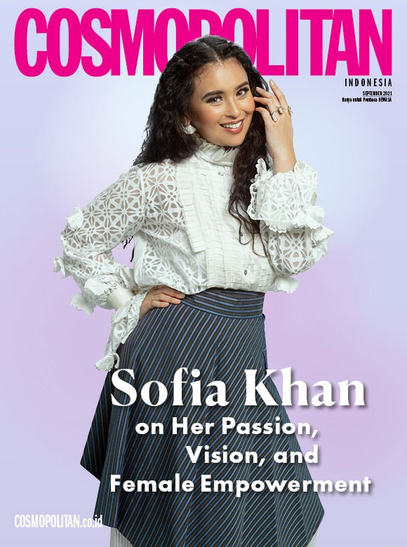 sofia-khan pose 2